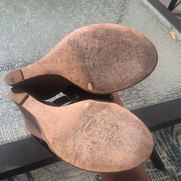 Authentic Tori Burch good condition leather black with gold plated logo - Picture 6 of 10